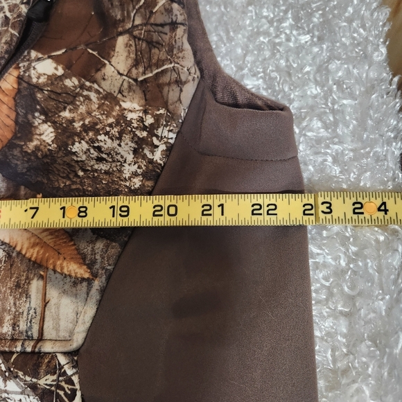 Magellan Outdoors Brown and Green Camouflage Vest - Picture 14 of 14